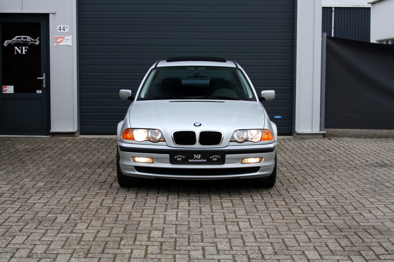 BMW-318i-E46-Sedan-1999-010.JPG