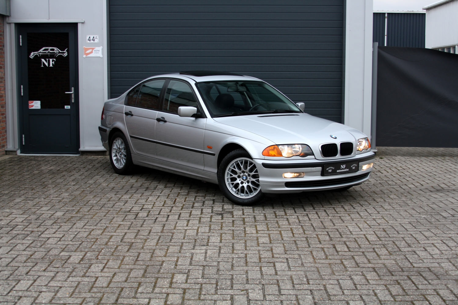 BMW-318i-E46-Sedan-1999-014.JPG