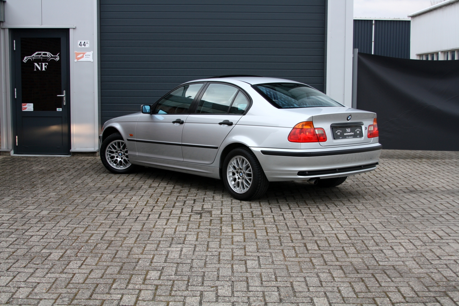 BMW-318i-E46-Sedan-1999-015.JPG