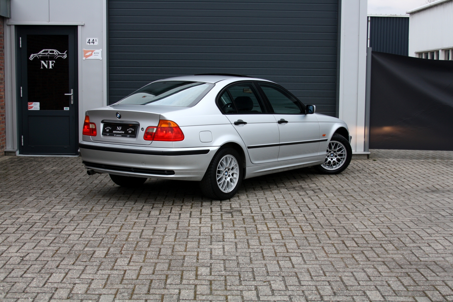 BMW-318i-E46-Sedan-1999-018.JPG