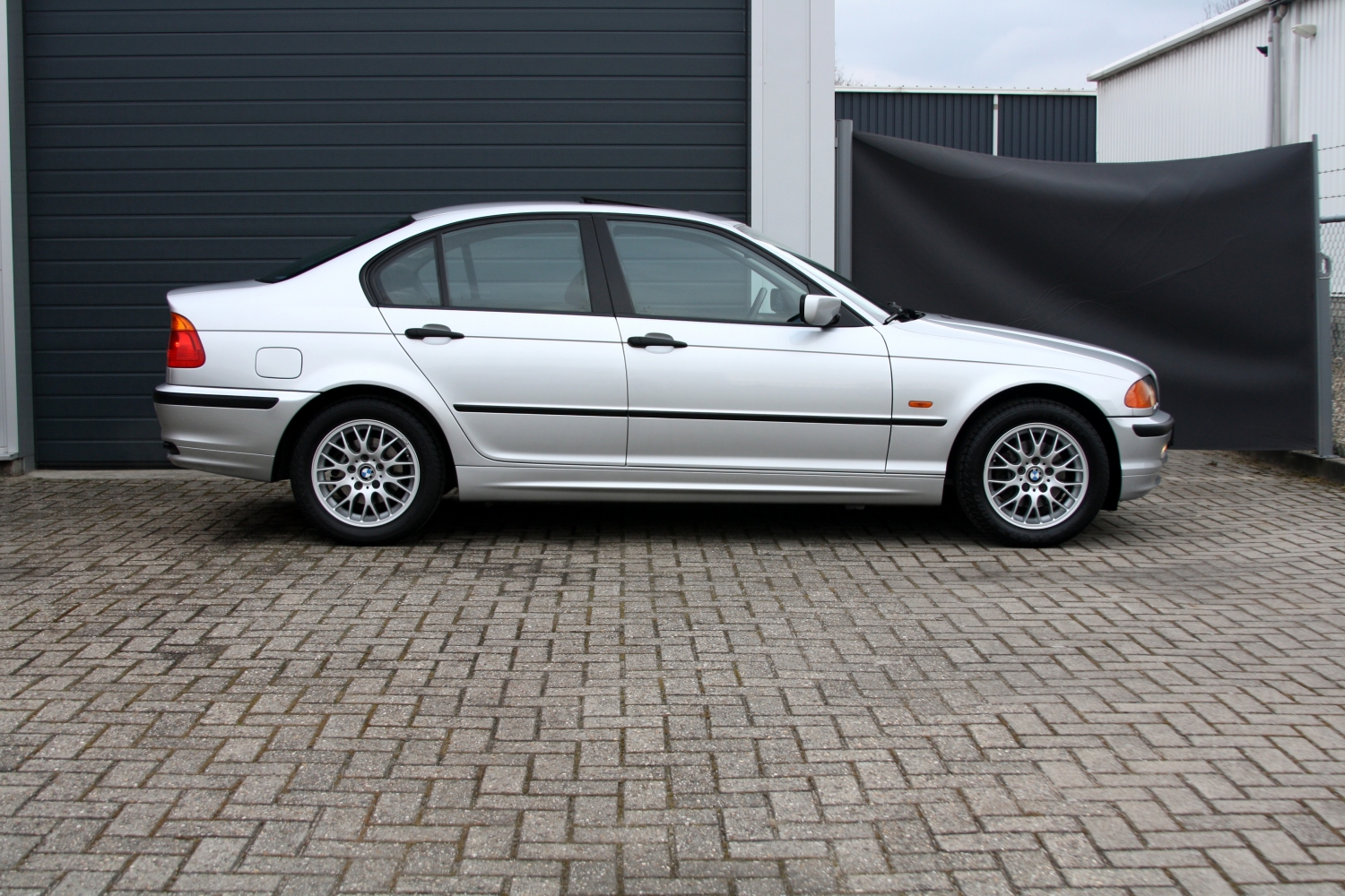 BMW-318i-E46-Sedan-1999-091.JPG