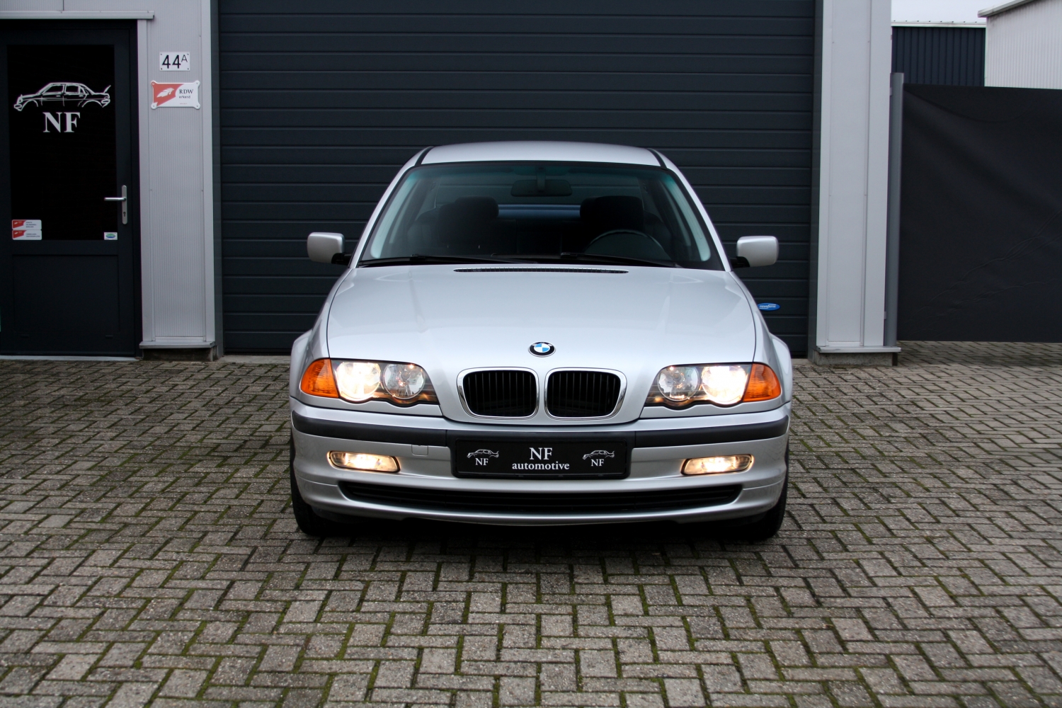 BMW-318i-Seda-E46-1998-012.JPG