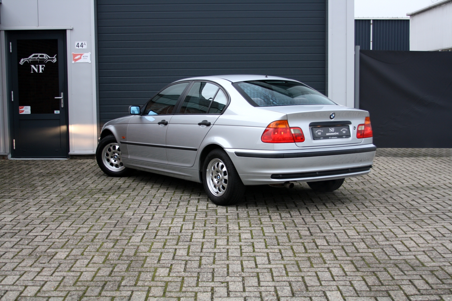 BMW-318i-Seda-E46-1998-027.JPG