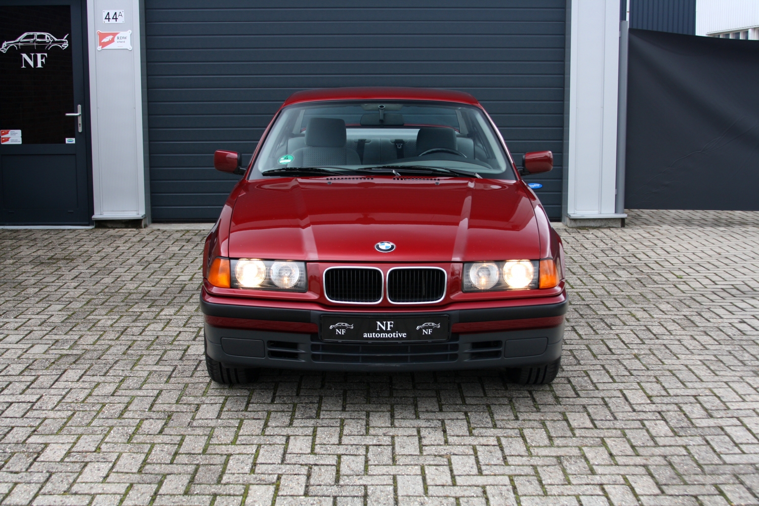 BMW-318is-E36-1992-002.JPG