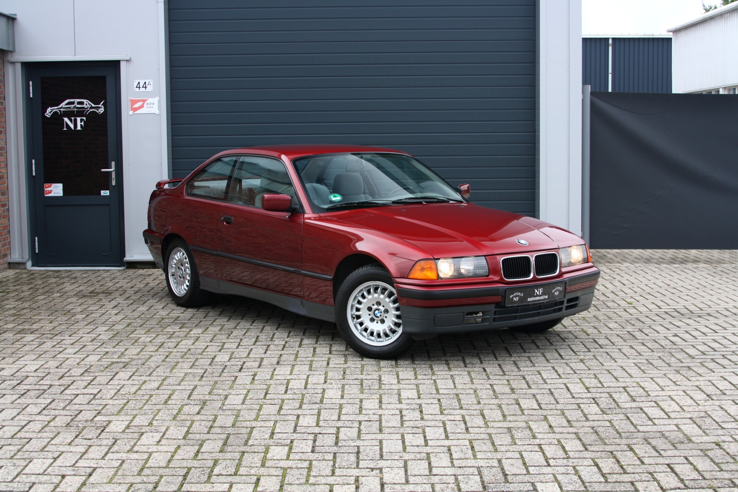 BMW-318is-E36-1992-011.JPG