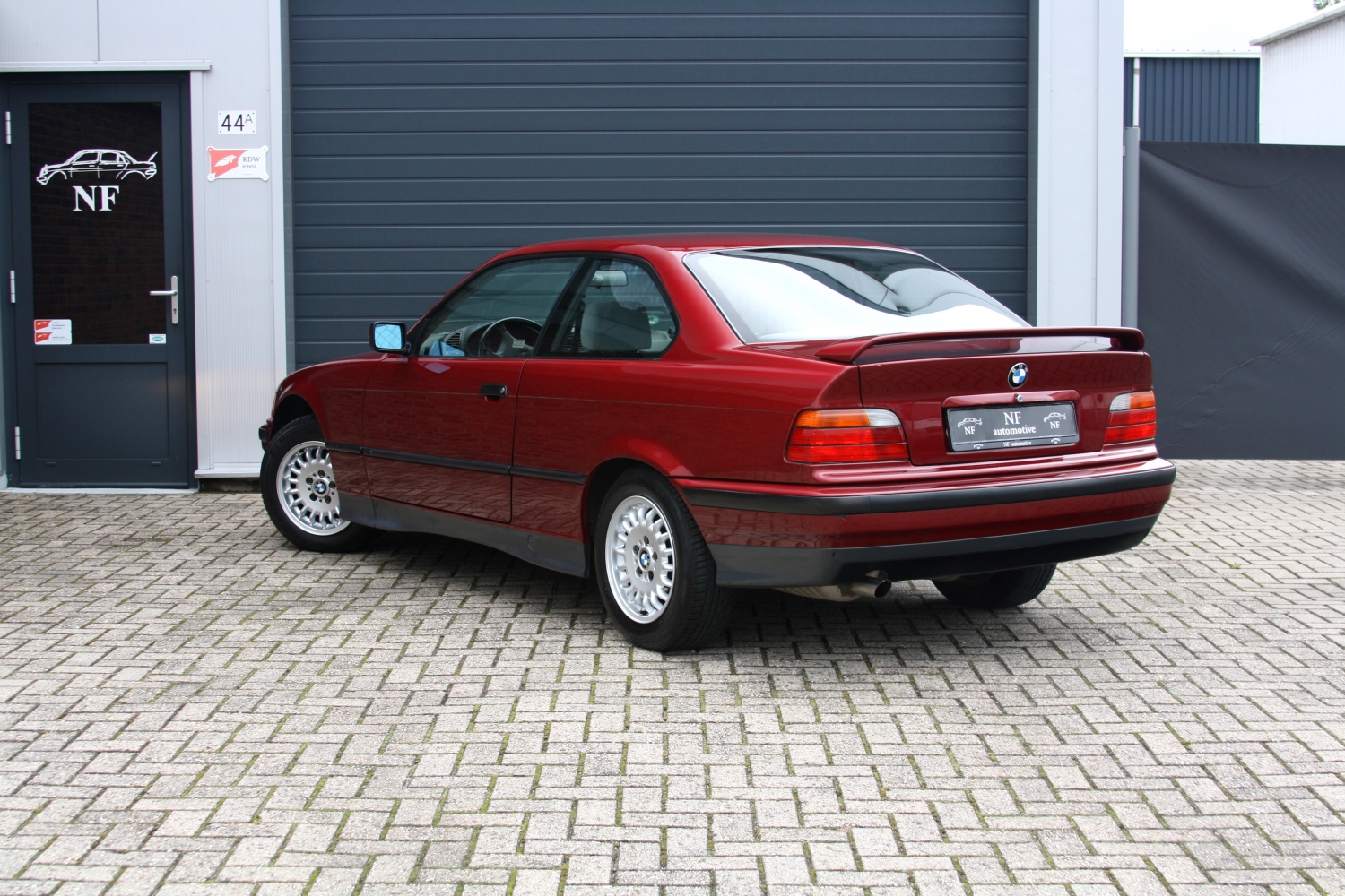 BMW-318is-E36-1992-015.JPG