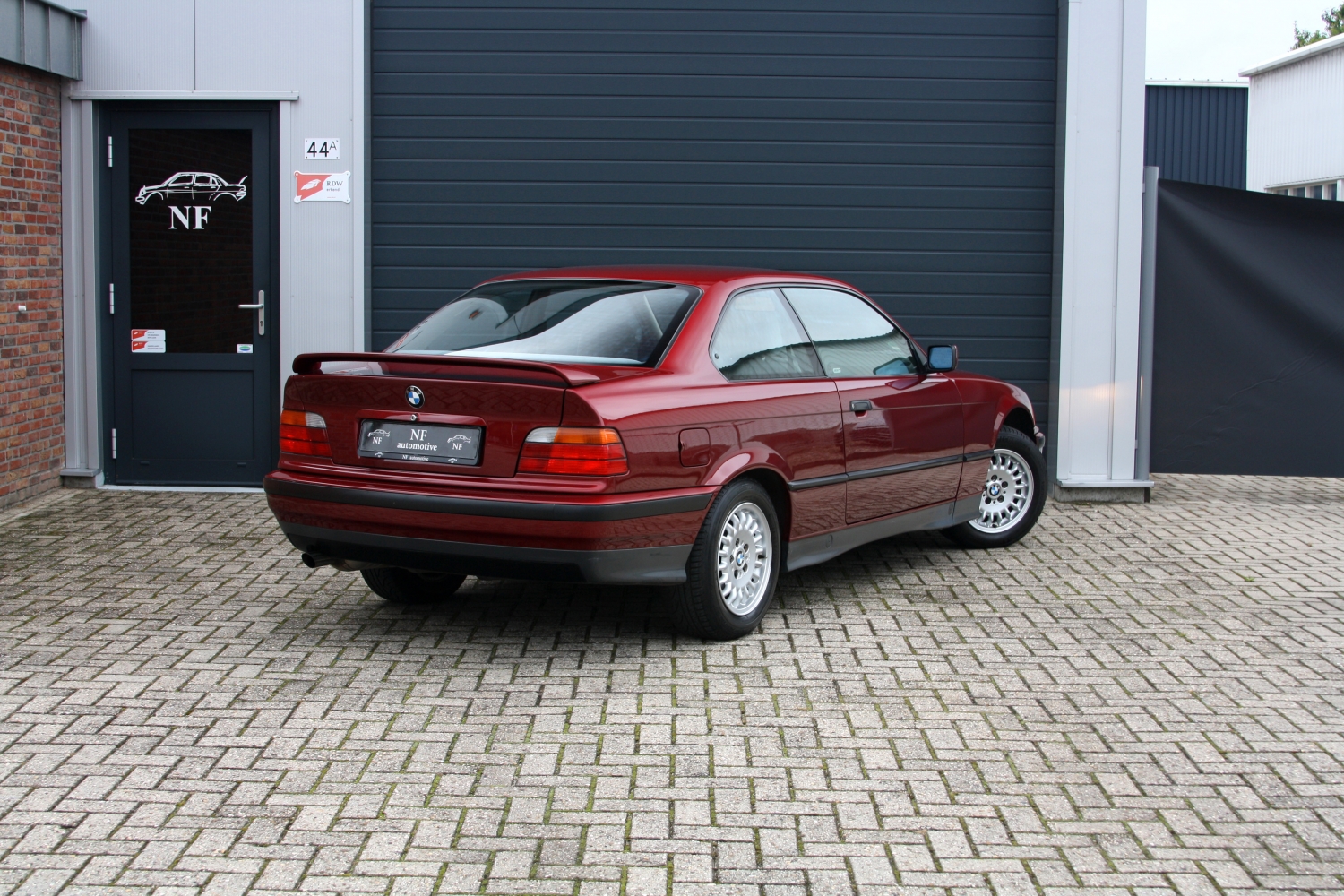 BMW-318is-E36-1992-018.JPG