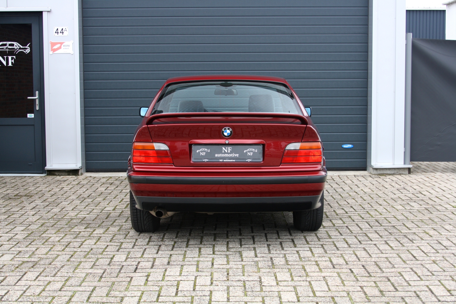 BMW-318is-E36-1992-021.JPG