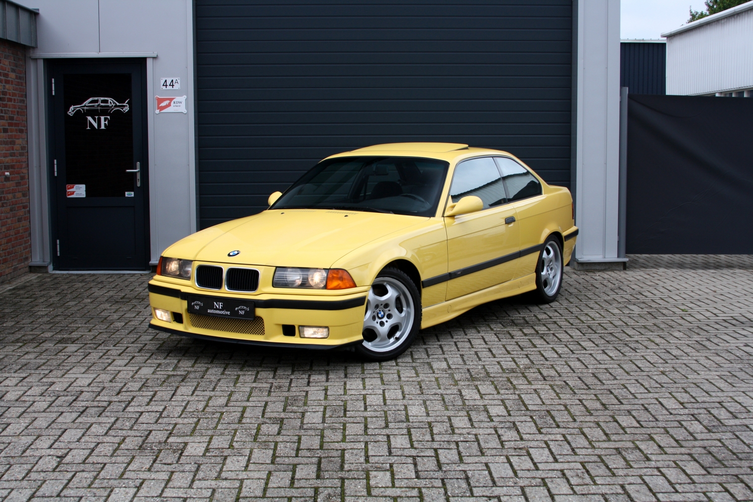 BMW-318is-E36-1992-113.JPG