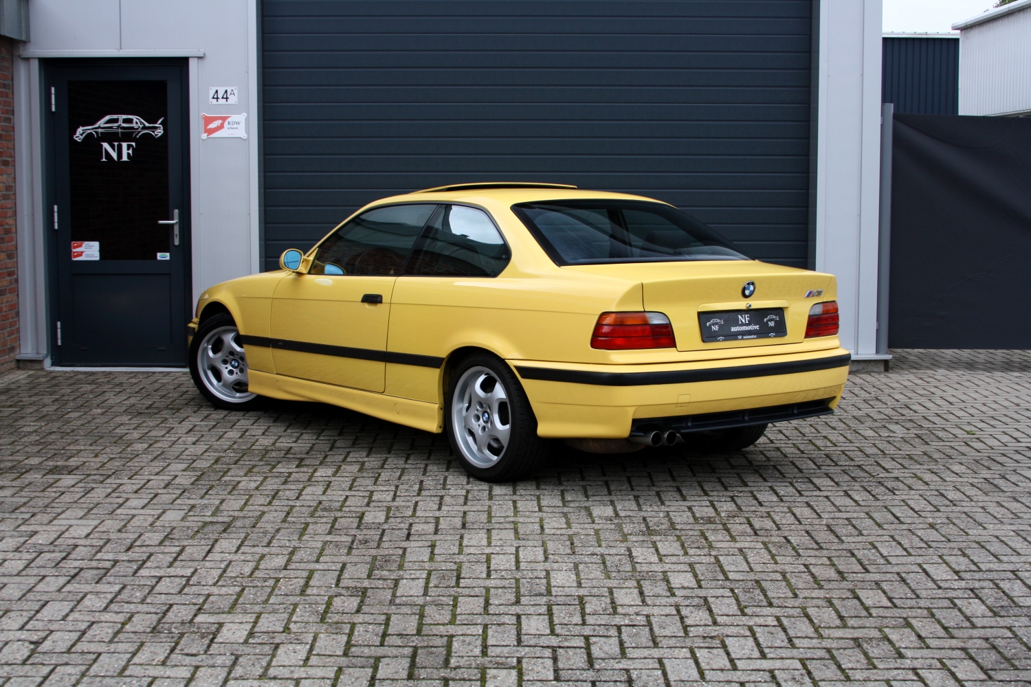 BMW-318is-E36-1992-125.JPG
