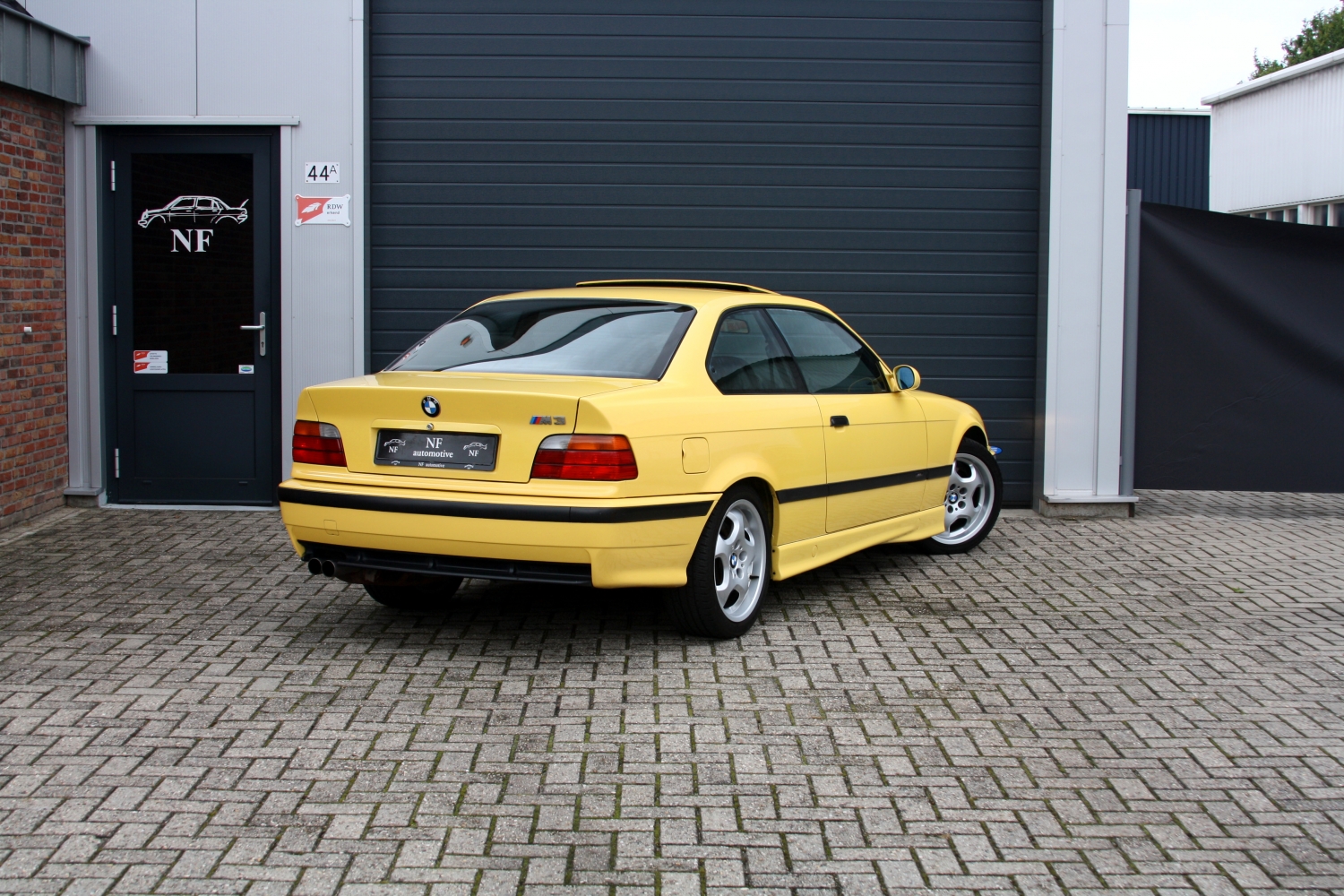 BMW-318is-E36-1992-127.JPG