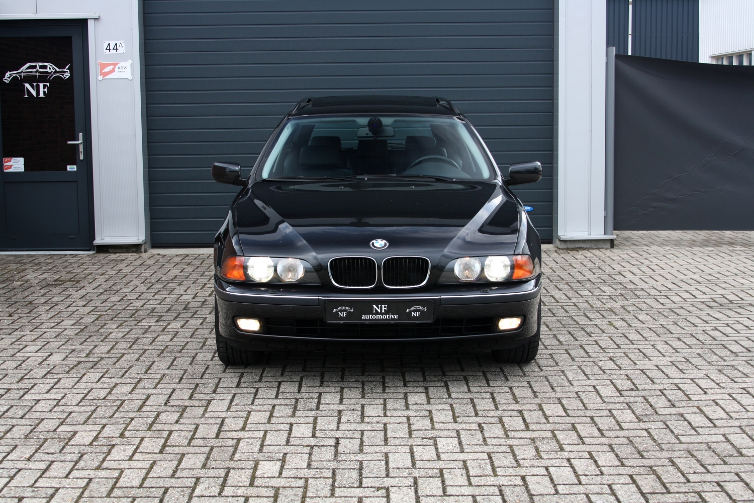 BMW-528i-Touring-E39-1999-009.JPG
