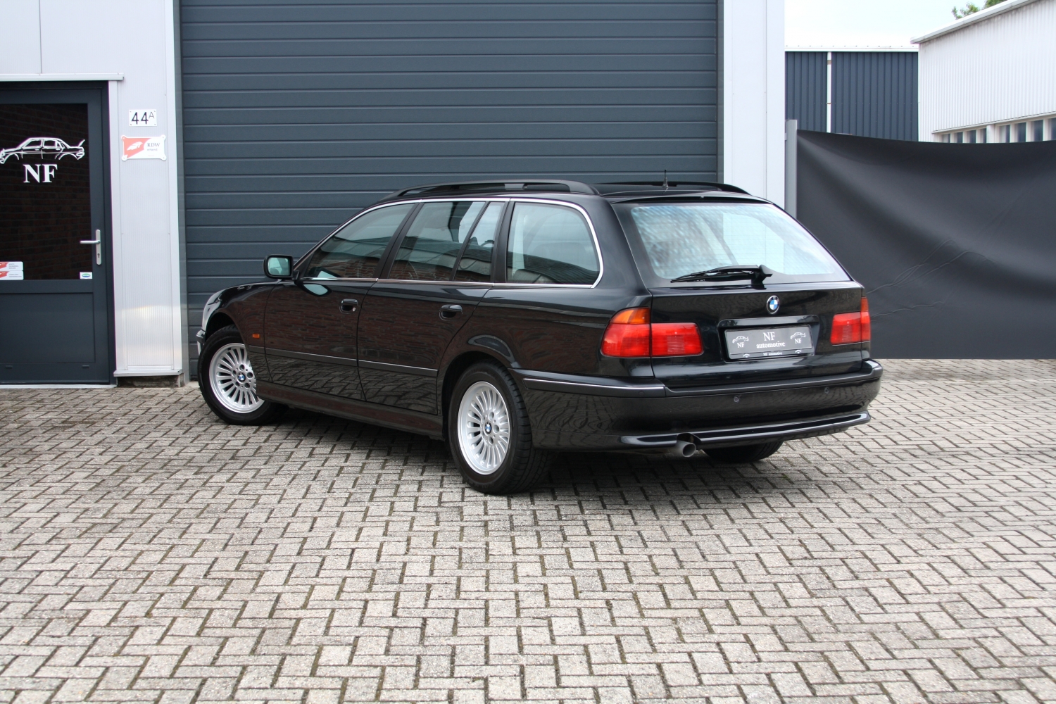 BMW-528i-Touring-E39-1999-014.JPG