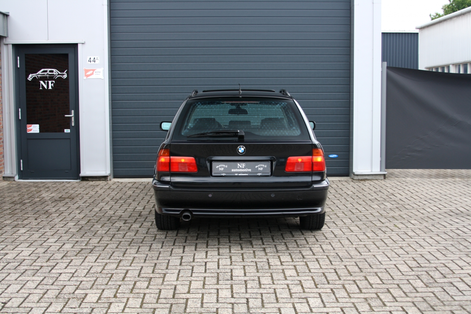 BMW-528i-Touring-E39-1999-020.JPG