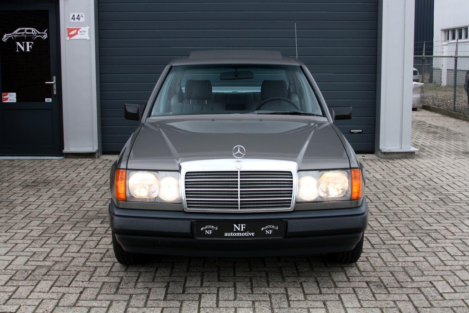 Mercedes-Benz-230E-W124-1987-003.JPG