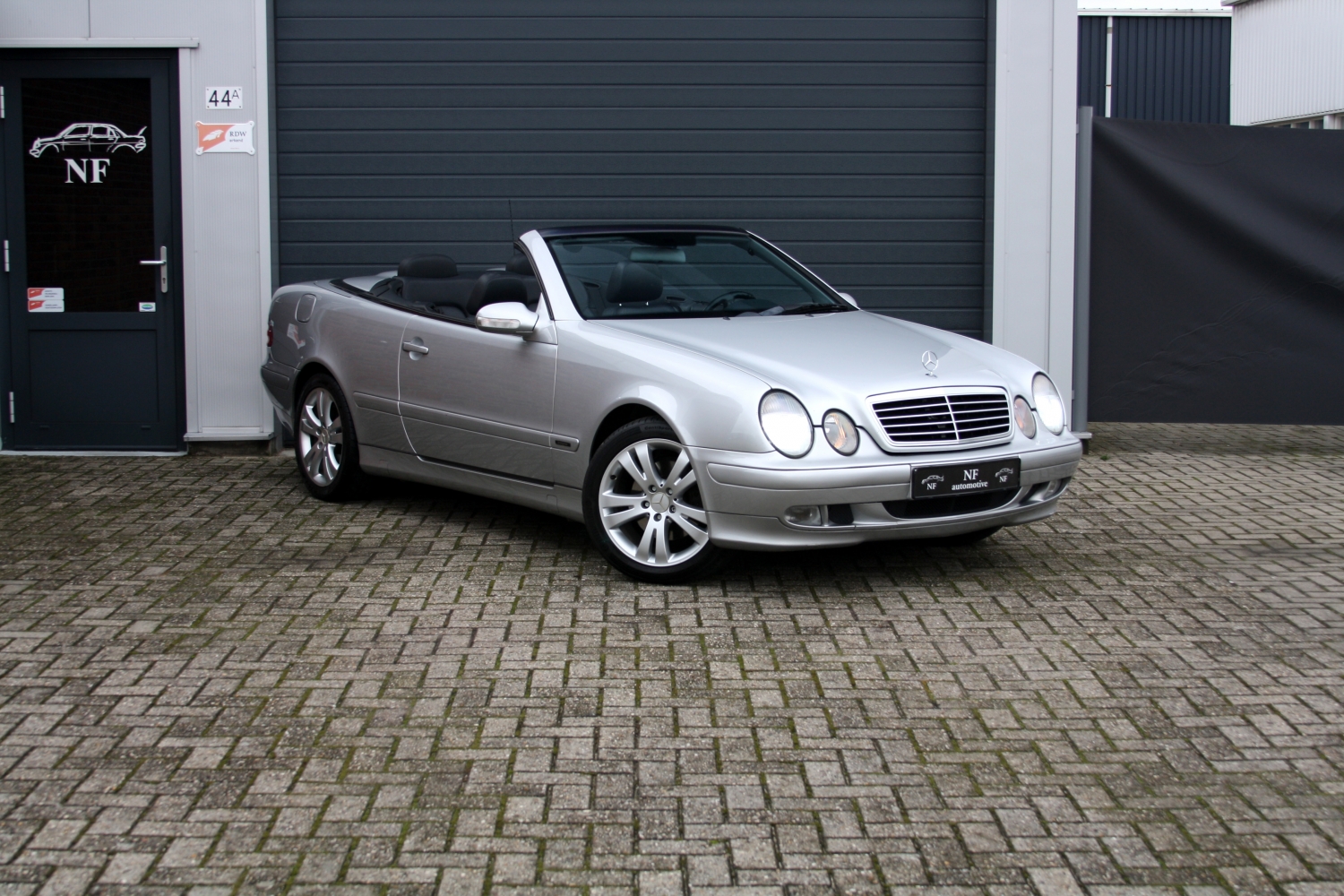 Mercedes-Benz-CLK200-Kompressor-Cabriolet-C208-2001-009.JPG
