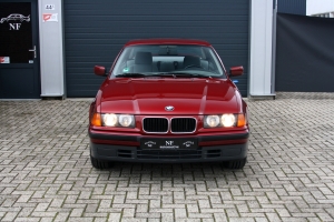 NF Automotive BMW-318is-E36-1992-002.JPG