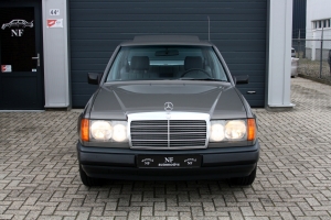 NF Automotive Mercedes-Benz-230E-W124-1987-003.JPG