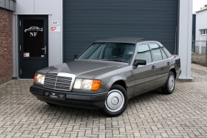 NF Automotive Mercedes-Benz-230E-W124-1987-006.JPG
