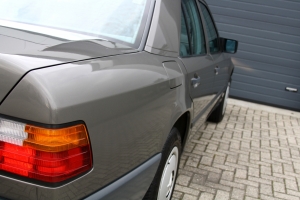 NF Automotive Mercedes-Benz-230E-W124-1987-063.JPG