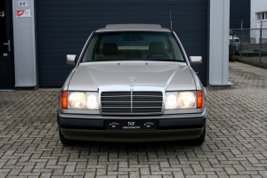 NF Automotive Mercedes-Benz-280E-W124-1992-003.JPG