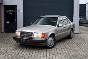 NF Automotive Mercedes-Benz-280E-W124-1992-008.JPG