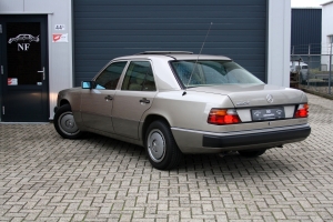 NF Automotive Mercedes-Benz-280E-W124-1992-014.JPG