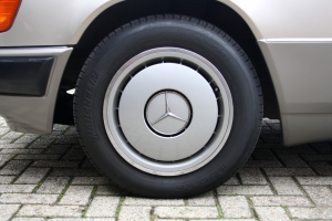 NF Automotive Mercedes-Benz-280E-W124-1992-083.JPG