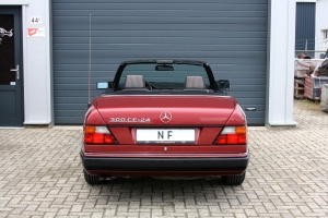 NF Automotive Mercedes-Benz-300CE-24v-Cabriolet-1992-030.JPG
