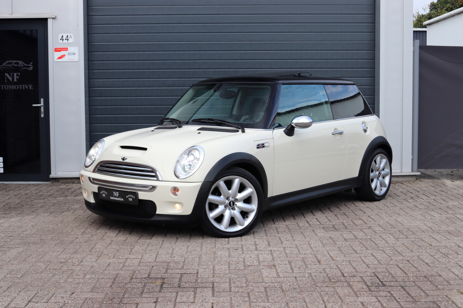 2025-09-20-MINI-Cooper-S-R53-2006-3KNP37-001.JPG