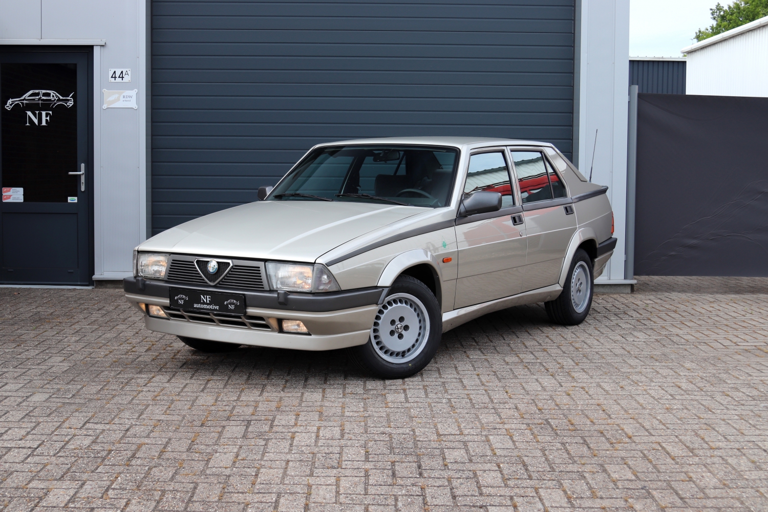 Alfa-Romeo-75-20TS-1987-RY42FV-007.JPG