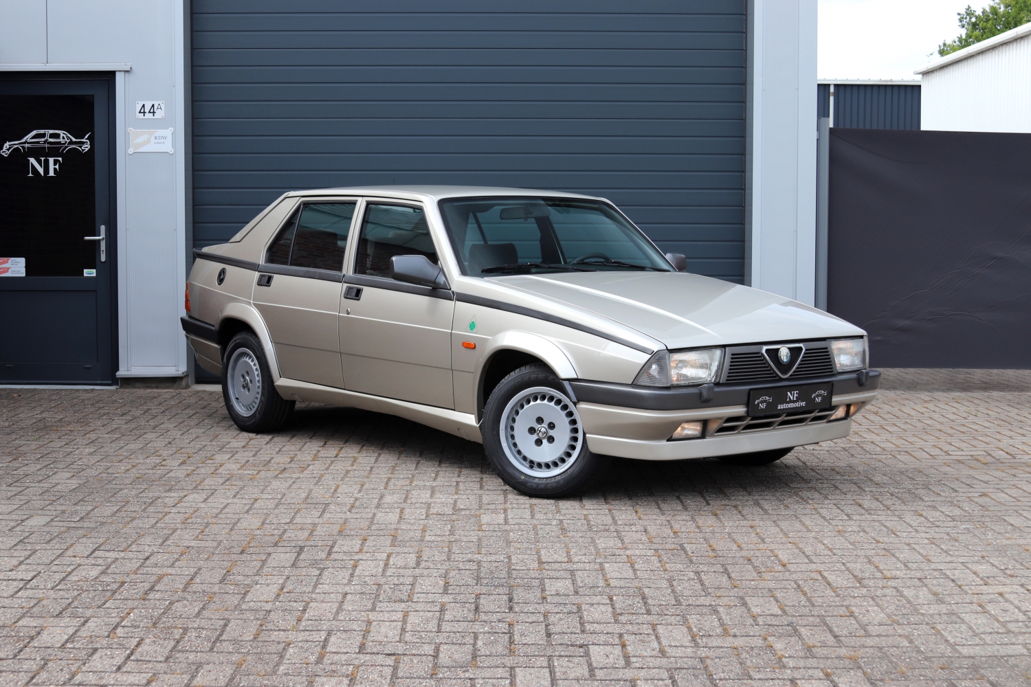 Alfa-Romeo-75-20TS-1987-RY42FV-016.JPG