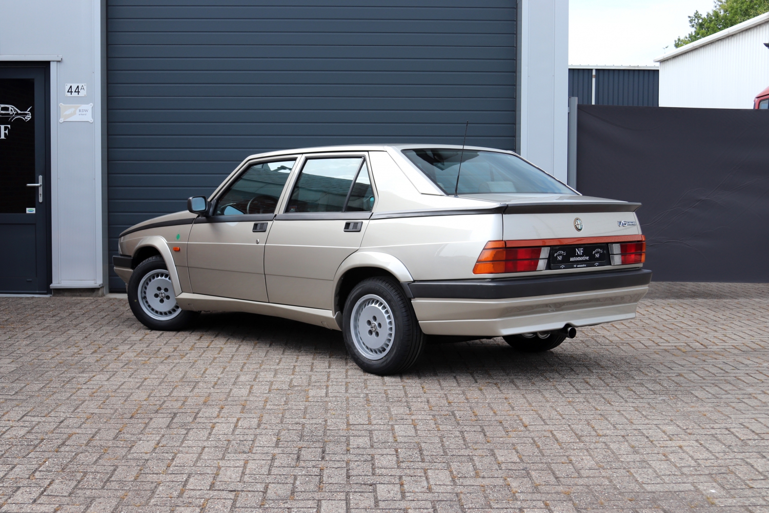 Alfa-Romeo-75-20TS-1987-RY42FV-019.JPG