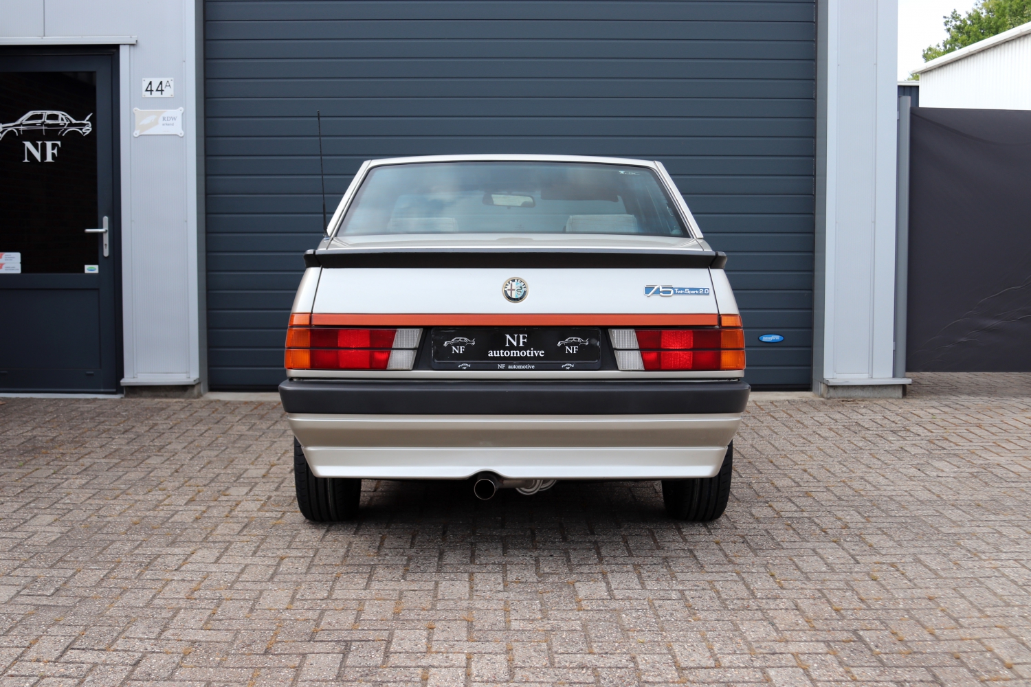 Alfa-Romeo-75-20TS-1987-RY42FV-027.JPG