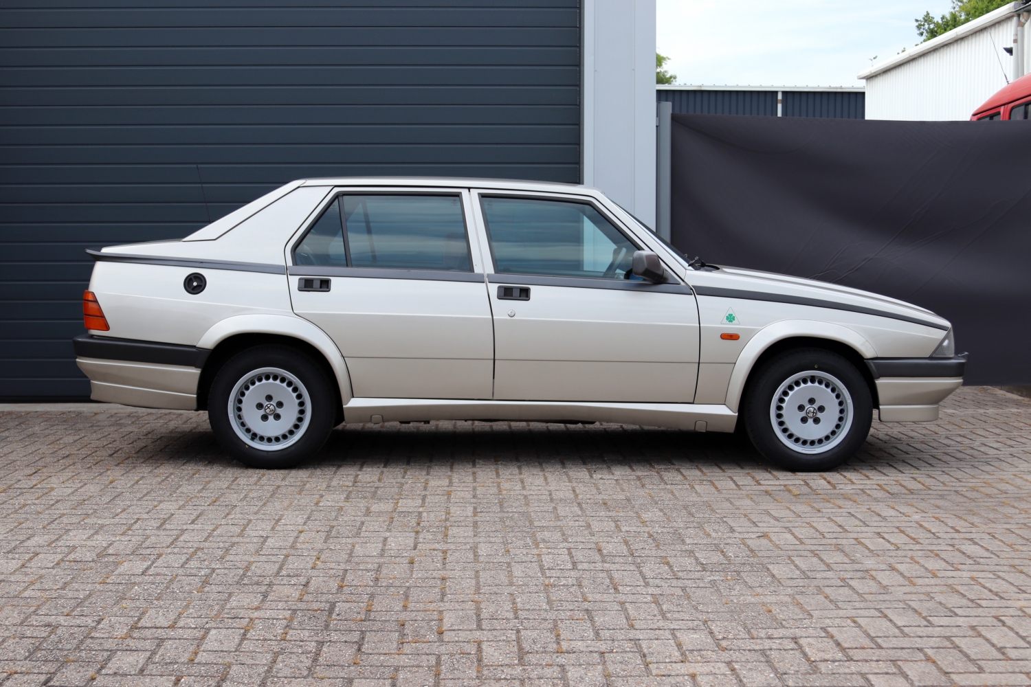 Alfa-Romeo-75-20TS-1987-RY42FV-082.JPG