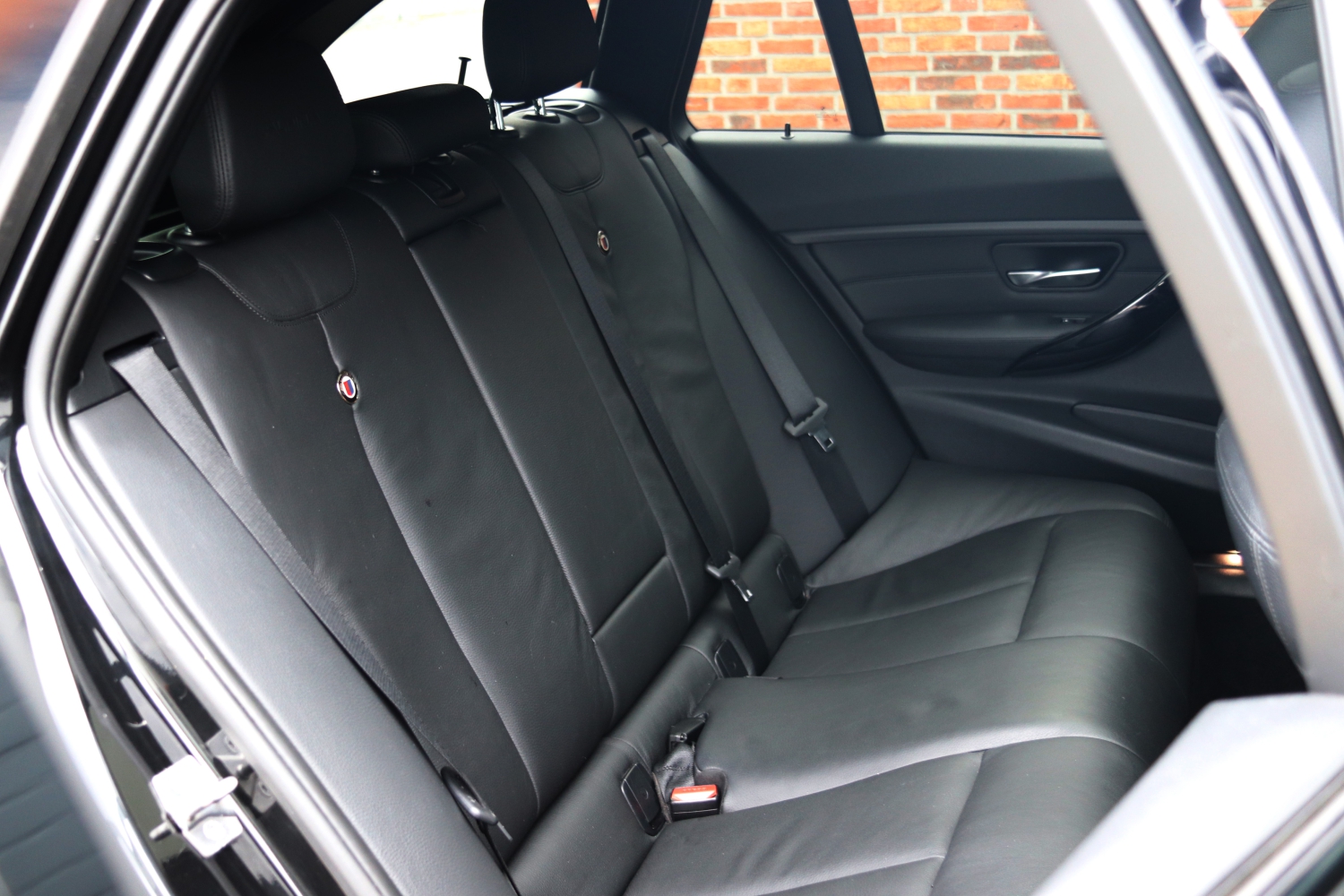 Alpina-B3-Biturbo-Touring-Allrad-F31-2013-JJ964R-011.JPG