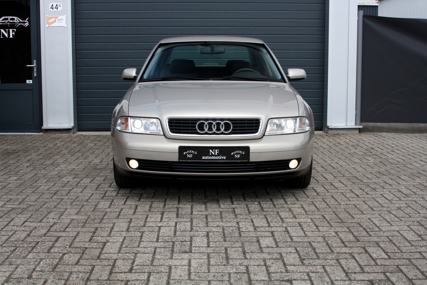 Audi-A4-Sedan-1.8T-B5-1999-009.JPG