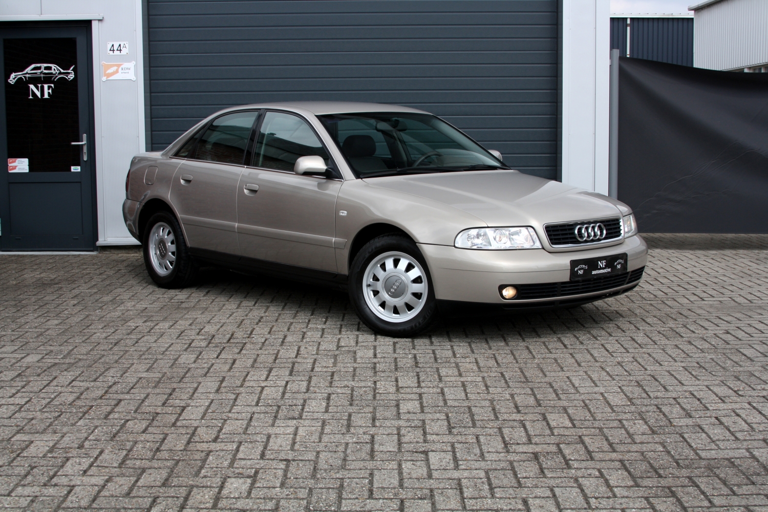 Audi-A4-Sedan-1.8T-B5-1999-011.JPG
