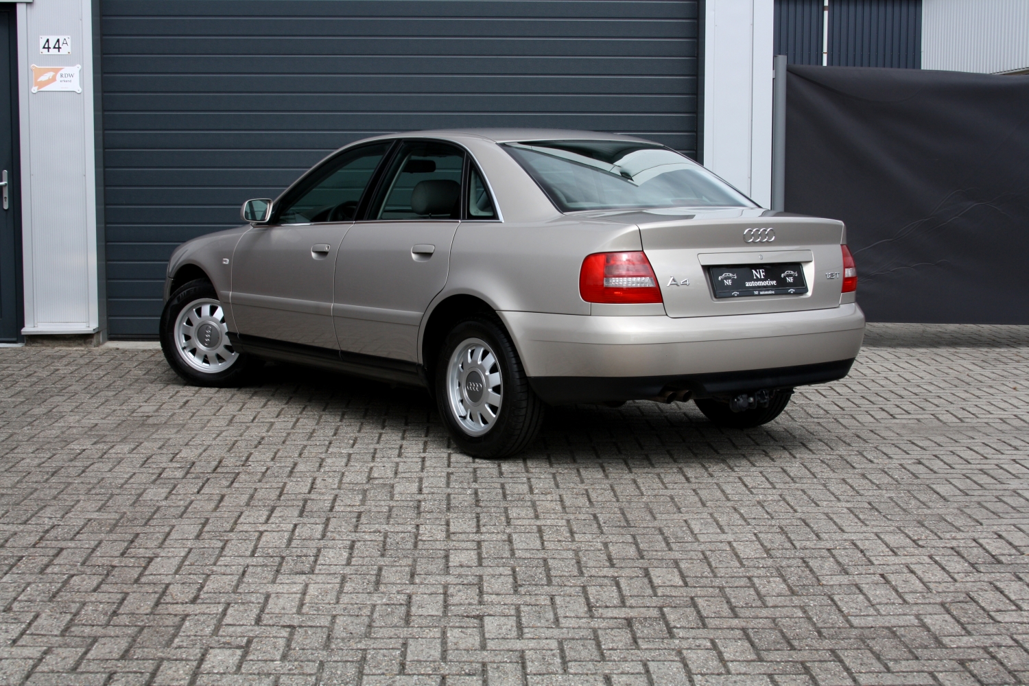 Audi-A4-Sedan-1.8T-B5-1999-016.JPG