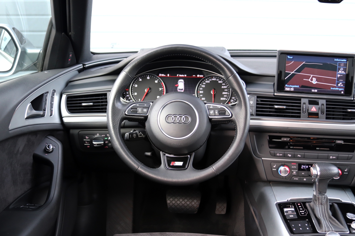 Audi-A6-Avant-30TFSI-2013-GX017N-008.JPG