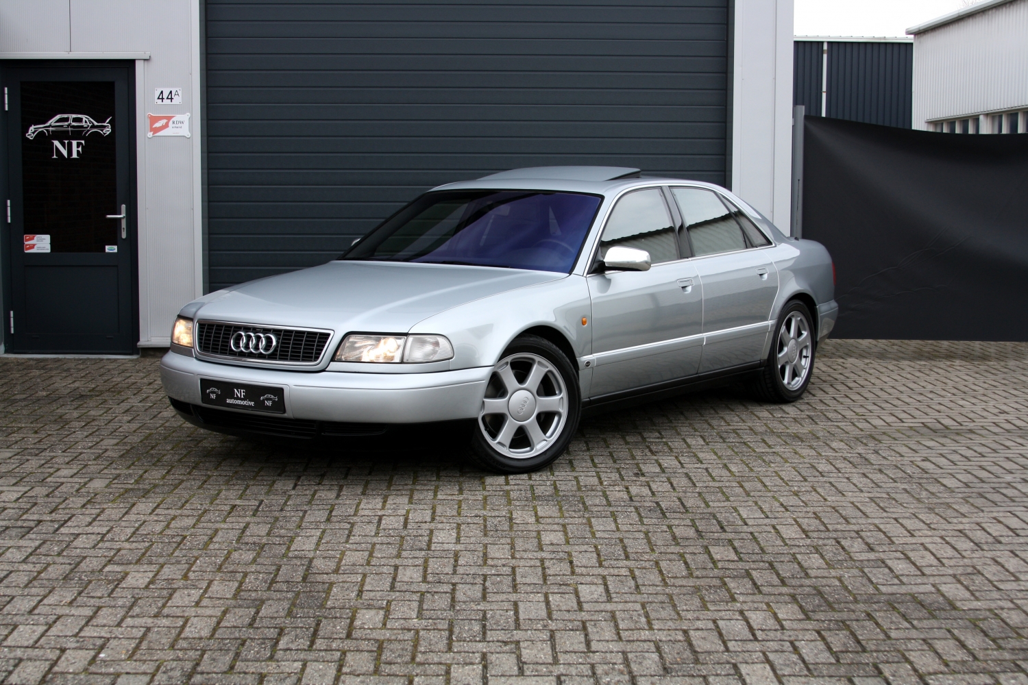 Audi-S8-1997-063.JPG