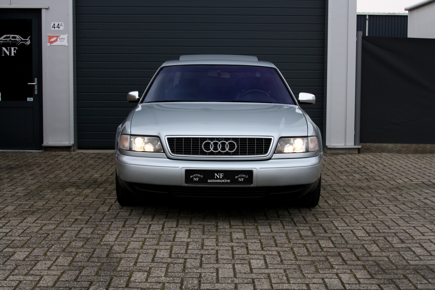 Audi-S8-1997-064.JPG