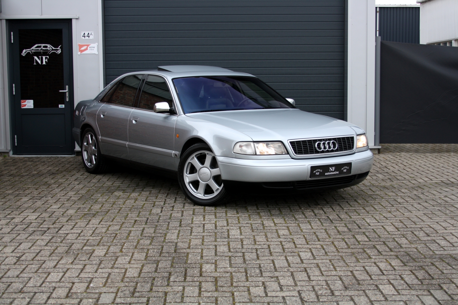 Audi-S8-1997-067.JPG