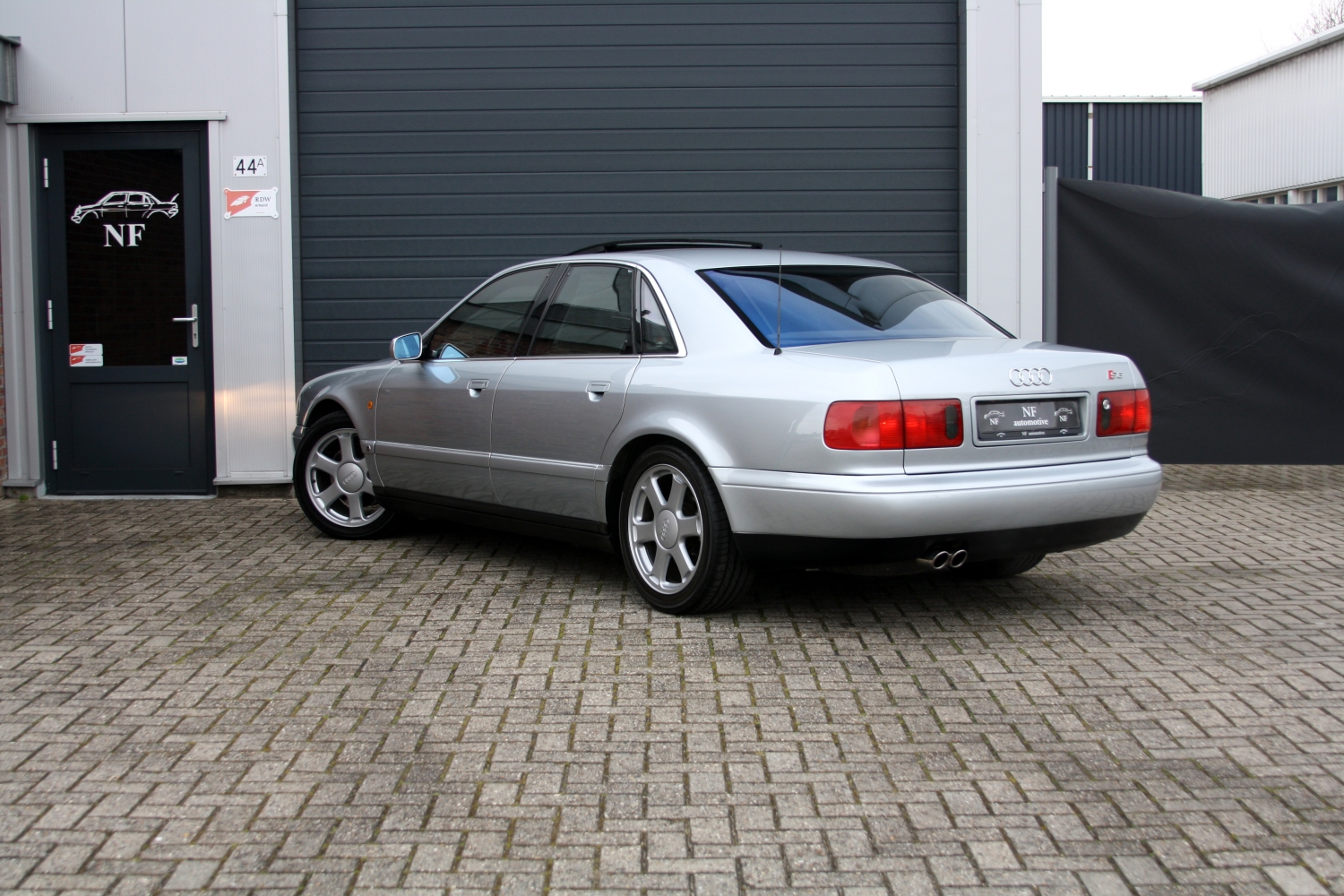 Audi-S8-1997-069.JPG