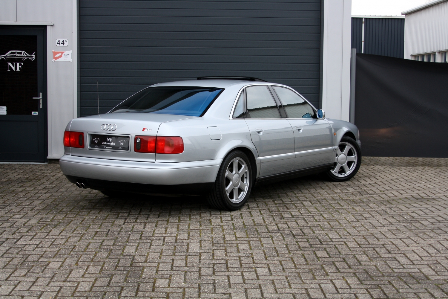 Audi-S8-1997-073.JPG