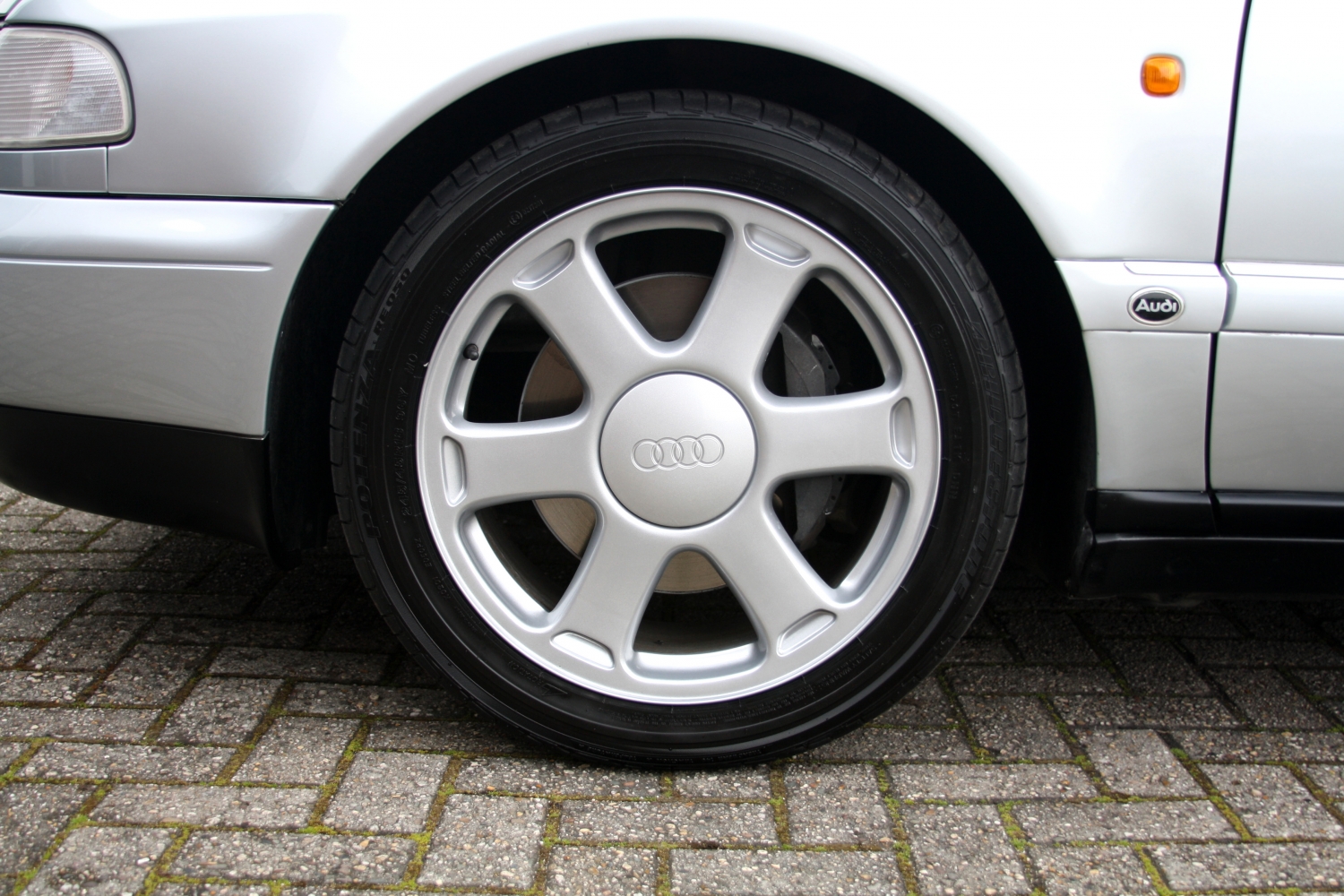 Audi-S8-1997-154.JPG