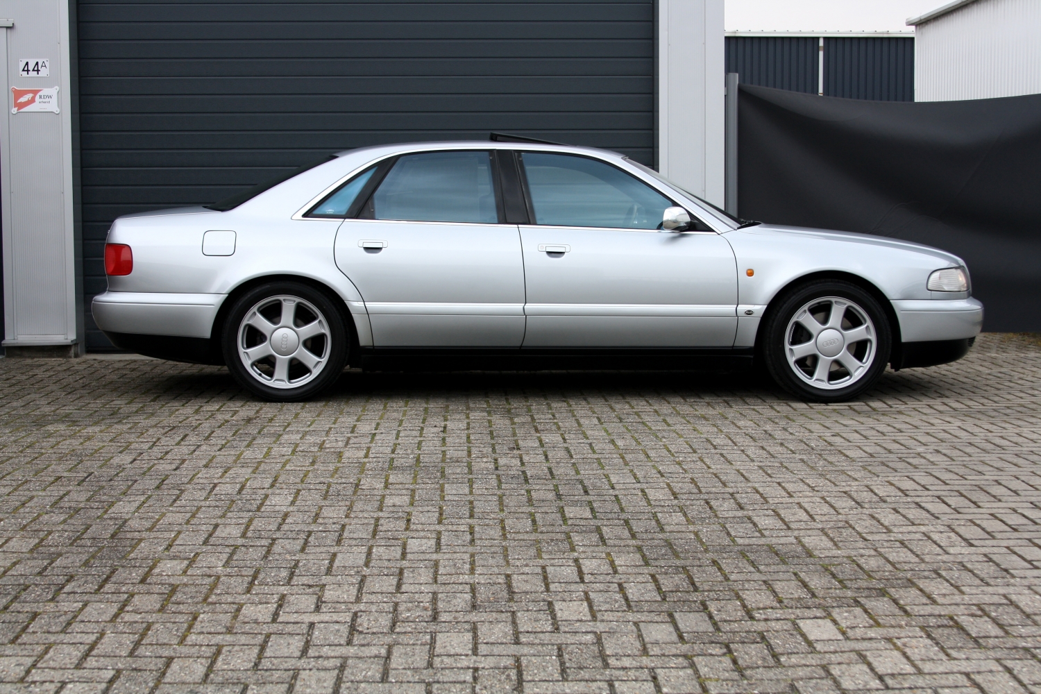 Audi-S8-1997-164.JPG
