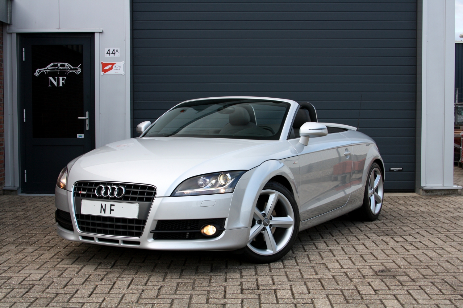 Audi-TT-Roadster-2.0FSI-2008.JPG