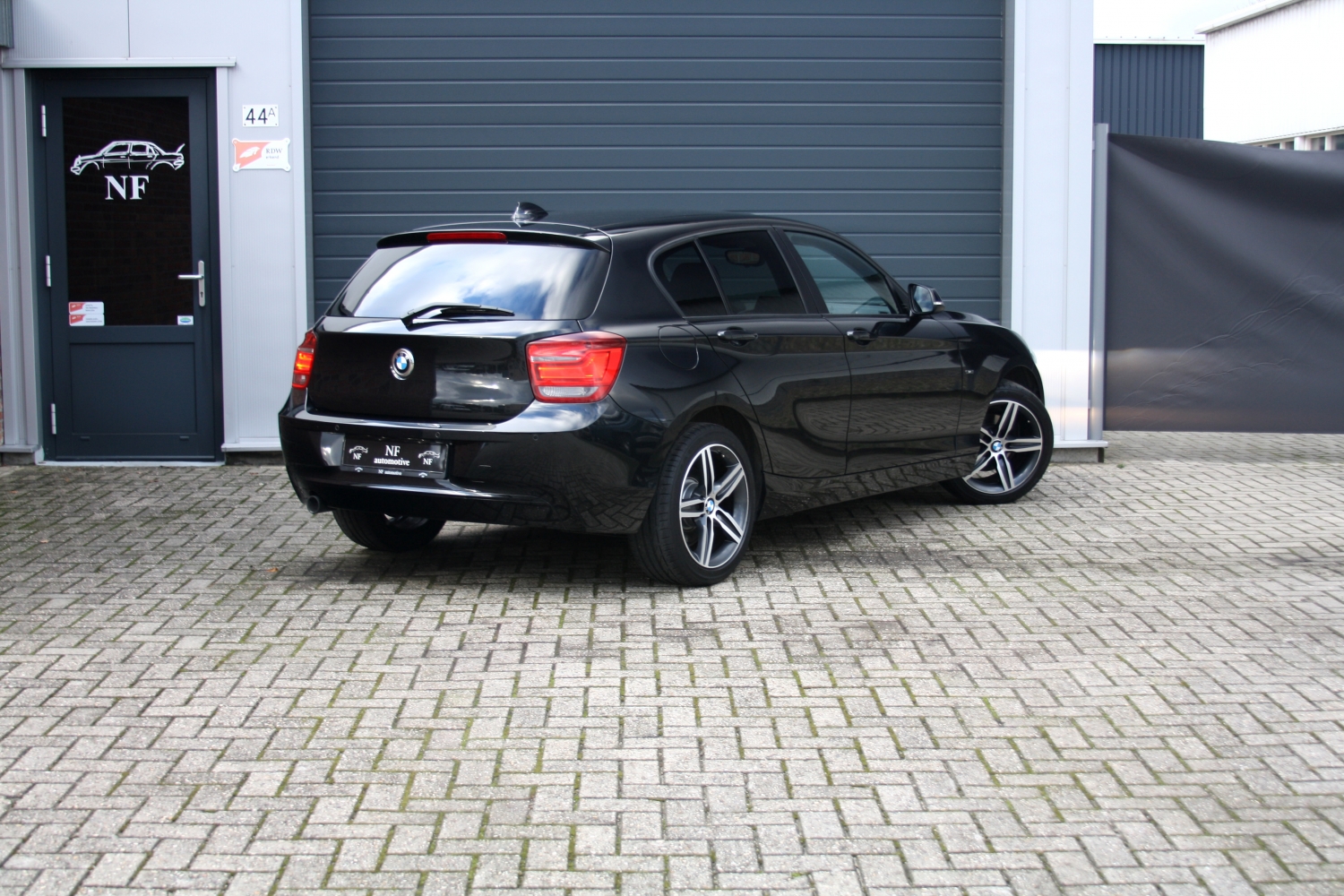 BMW-116i-F20-2012-018.JPG