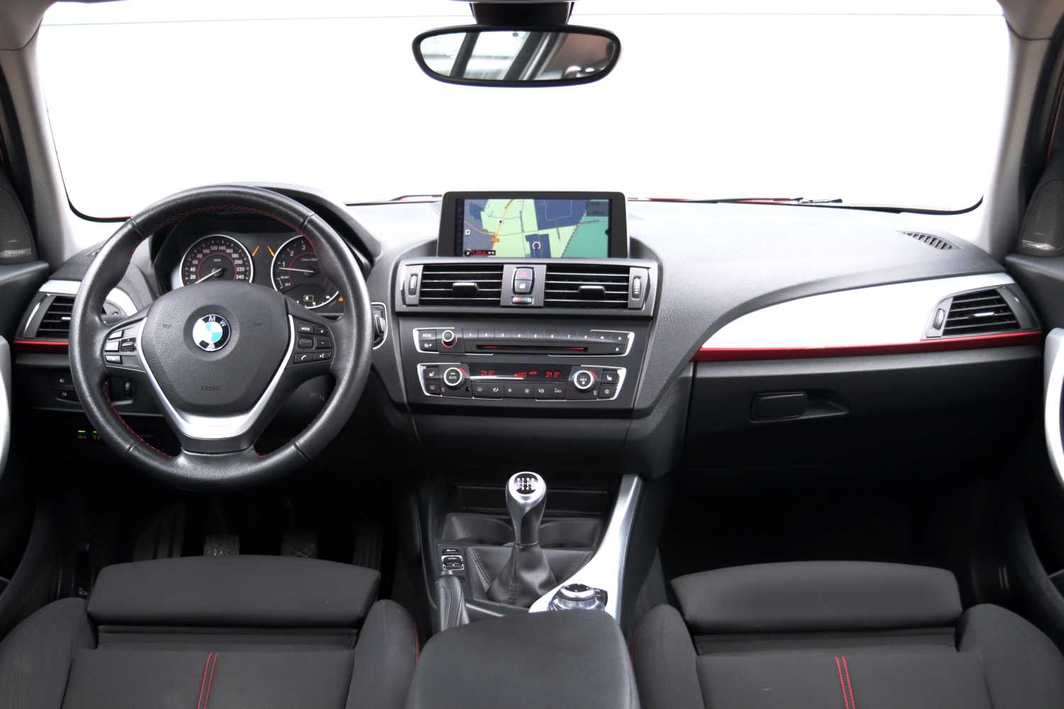 BMW-118i-F20-2011-7557-007.JPG